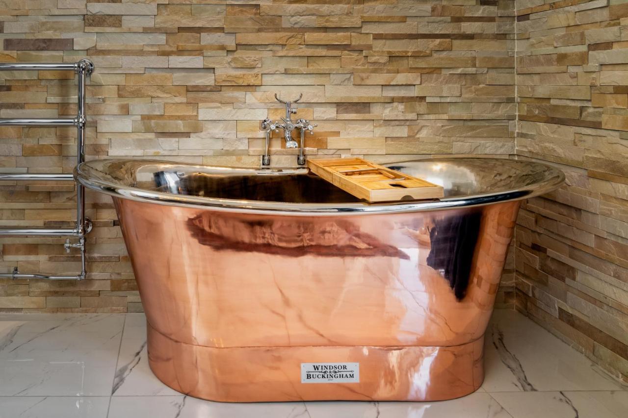 Relax In Super Size Copper Tub - 2 Bedroom Villa Инвернесс Экстерьер фото